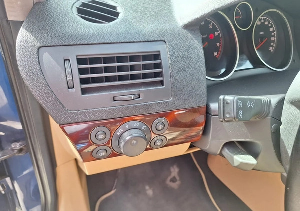 Opel Astra cena 8900 przebieg: 197000, rok produkcji 2005 z Jawor małe 407